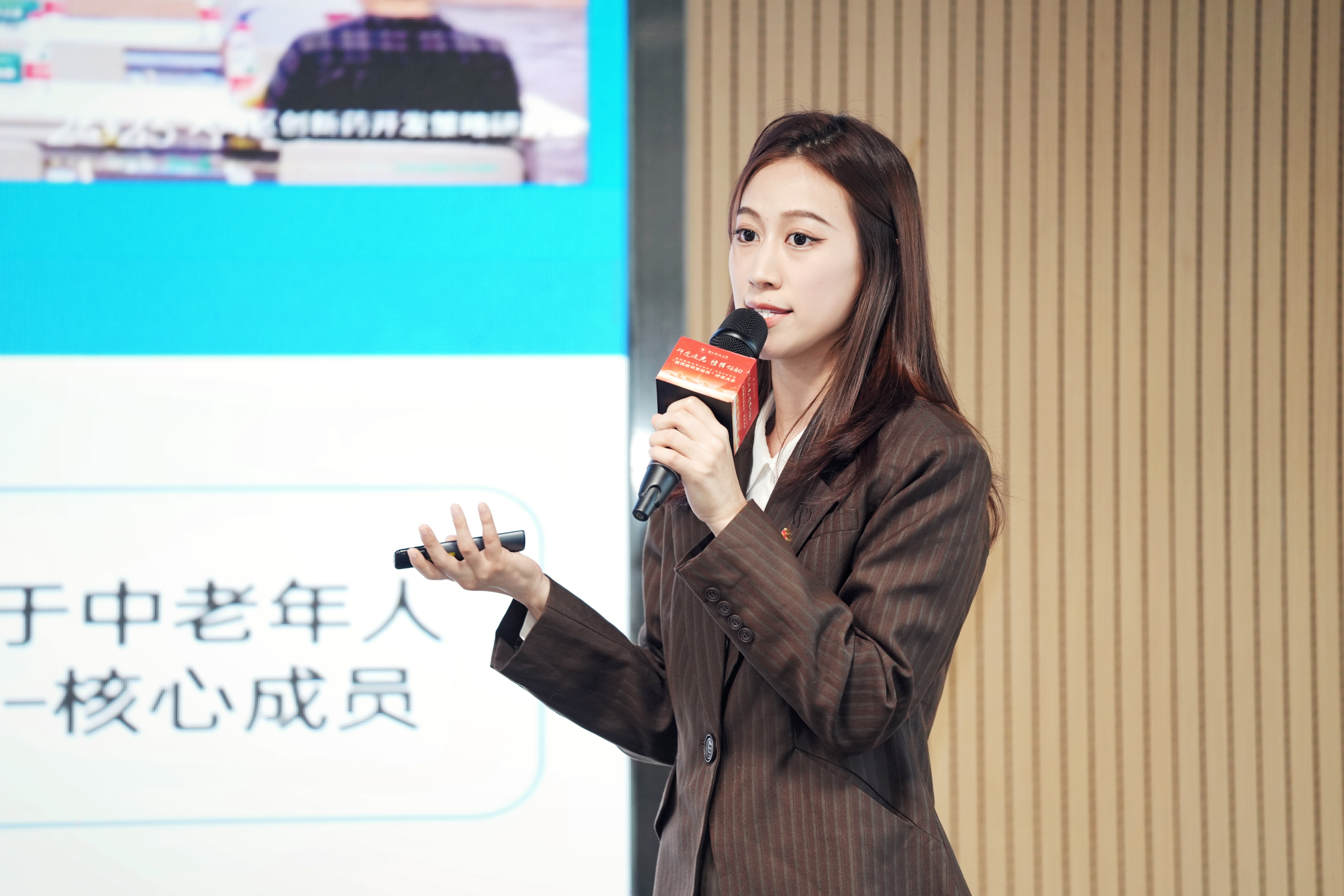 祝贺！我院2022级硕士研究生张子欣再次获评南科大“优秀研究生标兵”